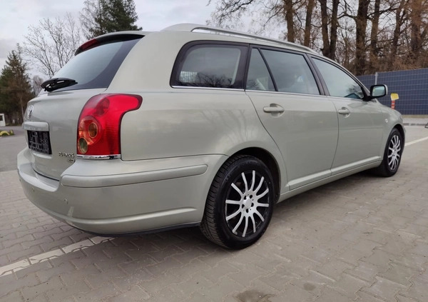 Toyota Avensis cena 15900 przebieg: 220000, rok produkcji 2005 z Góra małe 154